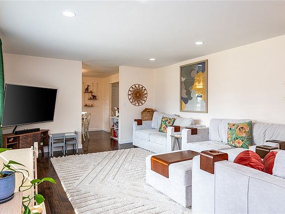 3rd image of 4102 Ridgetop Dr