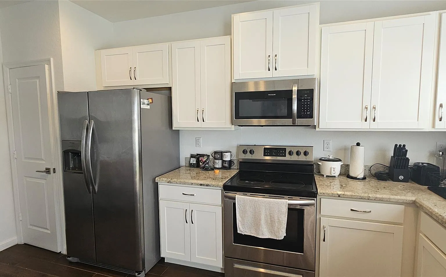 3 bed, 2.5 bath, 1496 sqft, $3,000 — Photo 3