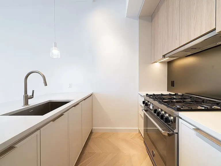 29-18 41st Ave #14B — Photo 4