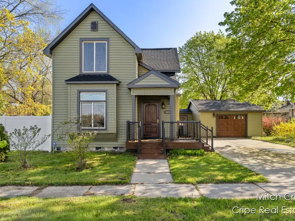 417 Emory St, Howard City, MI 49329