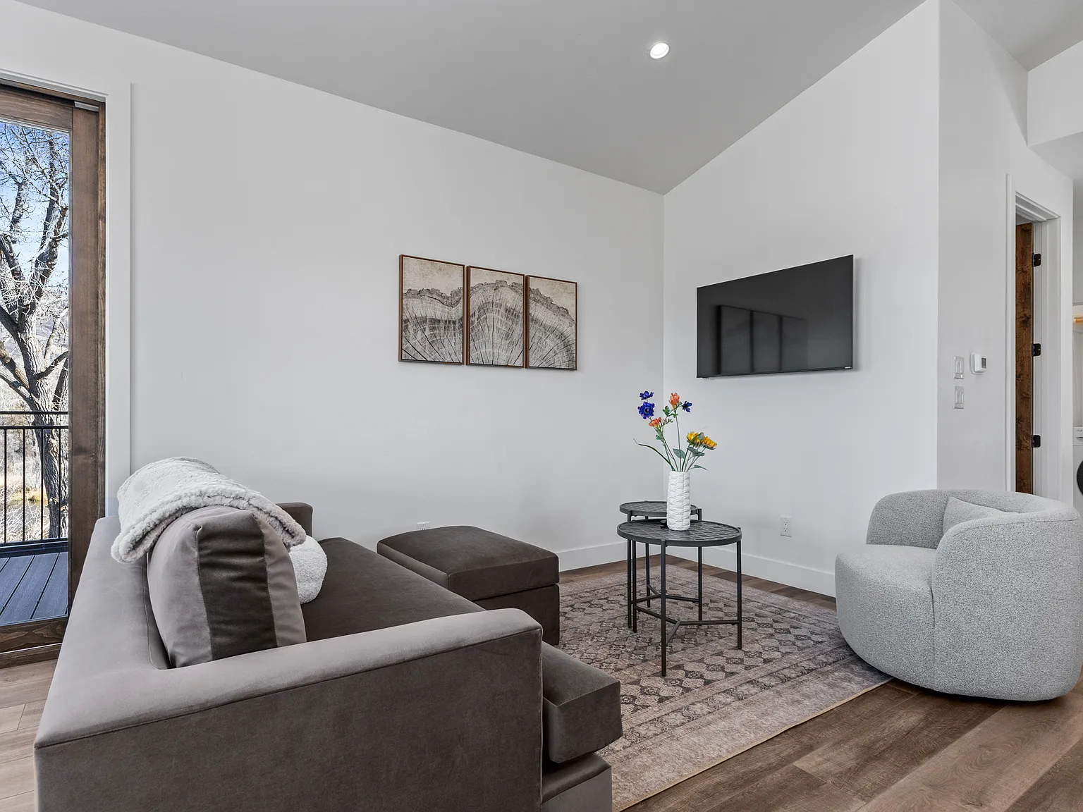 2 bed, 947 sqft, $6,500 — Photo 3