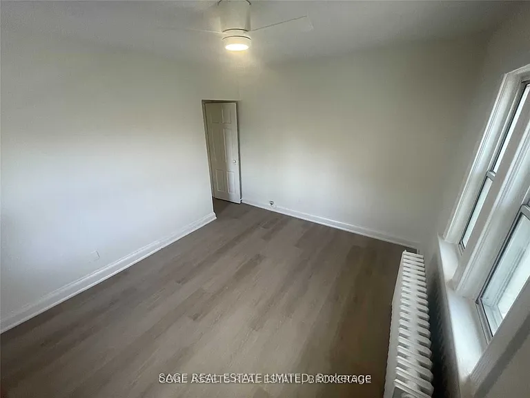 1083 Avenue Rd #4 — Photo 27