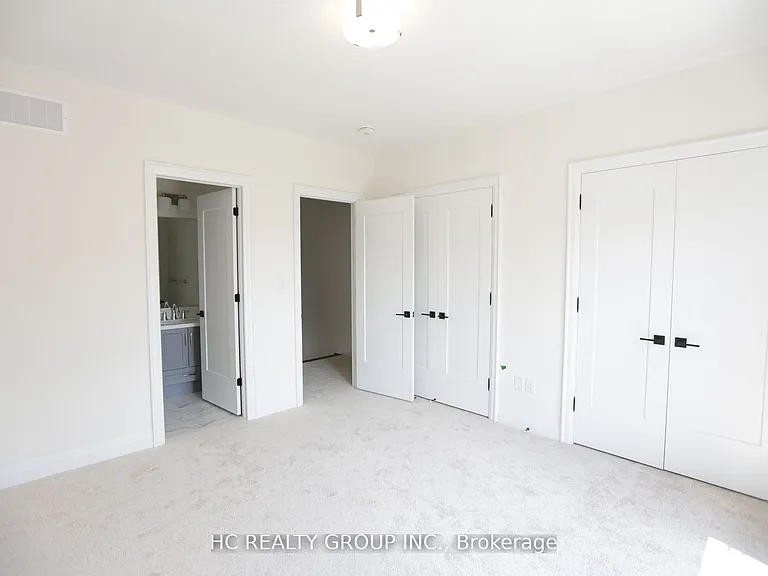 4245 Major Mackenzie Dr E — Photo 12