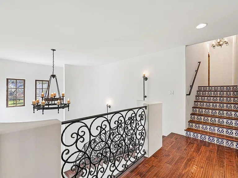 2706 Pearce Rd — Photo 24