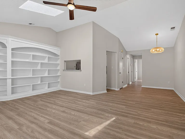 506 Biltmore Dr — Photo 1