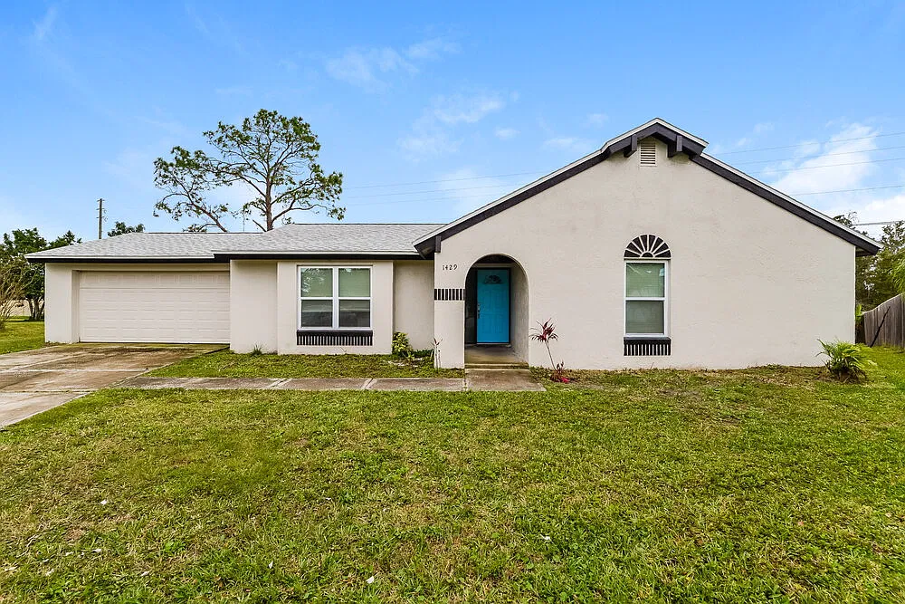 3 bed, 2.0 bath, 1344 sqft, $2,270 — Photo 1