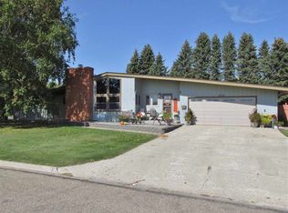 830 4th St SW, Rugby, ND 58368