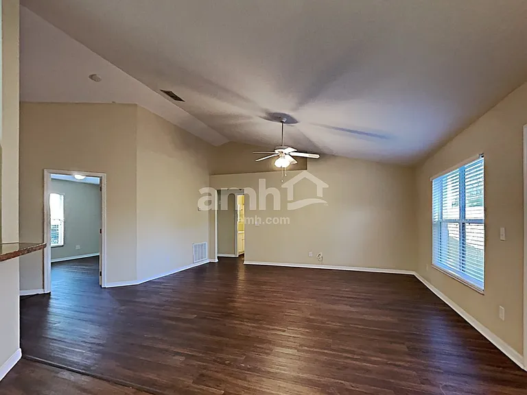 660 Winding Lake Dr — Photo 3
