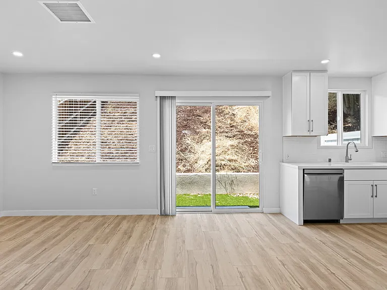 6256 E Lake Dr — Photo 8