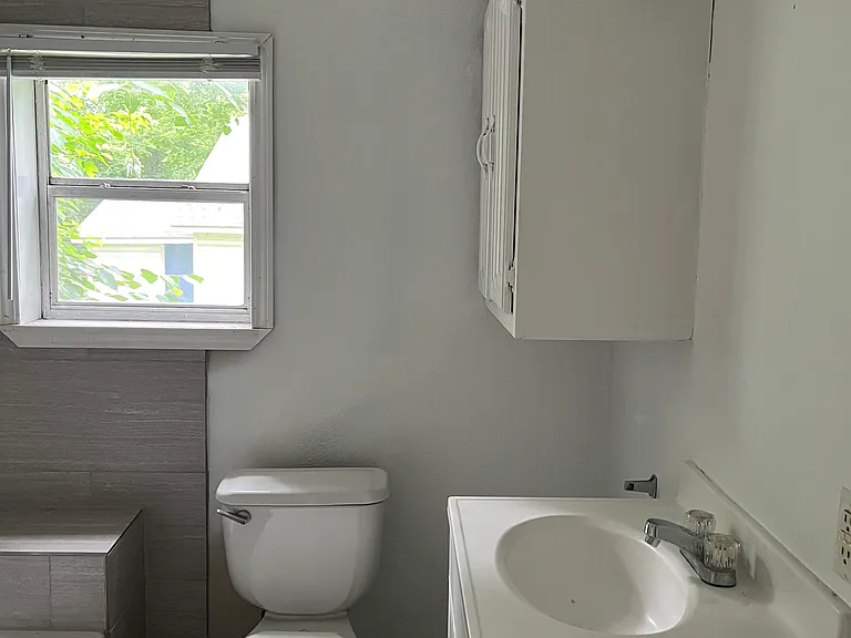 215 Wilson Ave — Photo 4