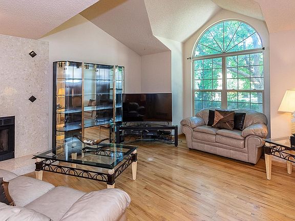 Vaulted Ceilings, Open Floor Plan, Gorgeous trees outside floor-to-ceiling window