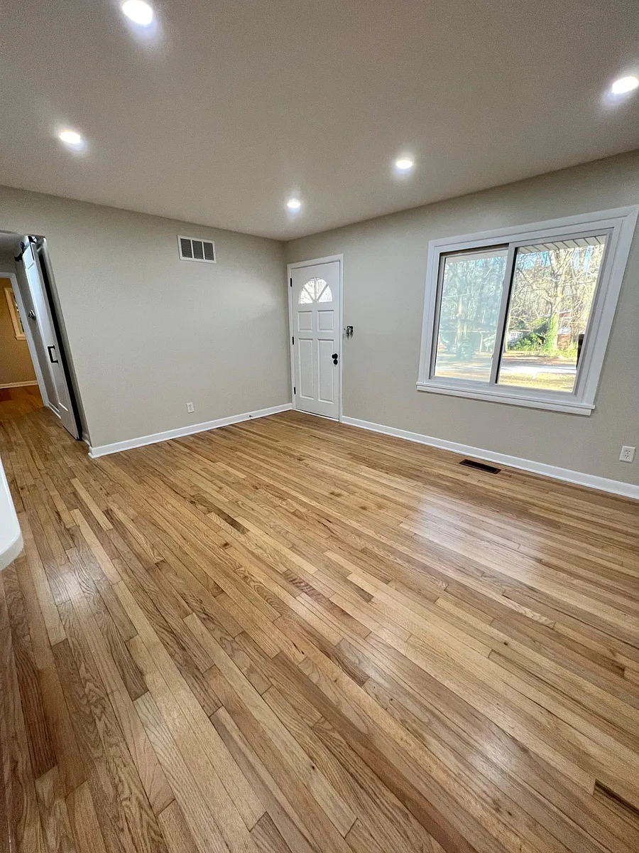 Building Photo - 3133 Vine Cir