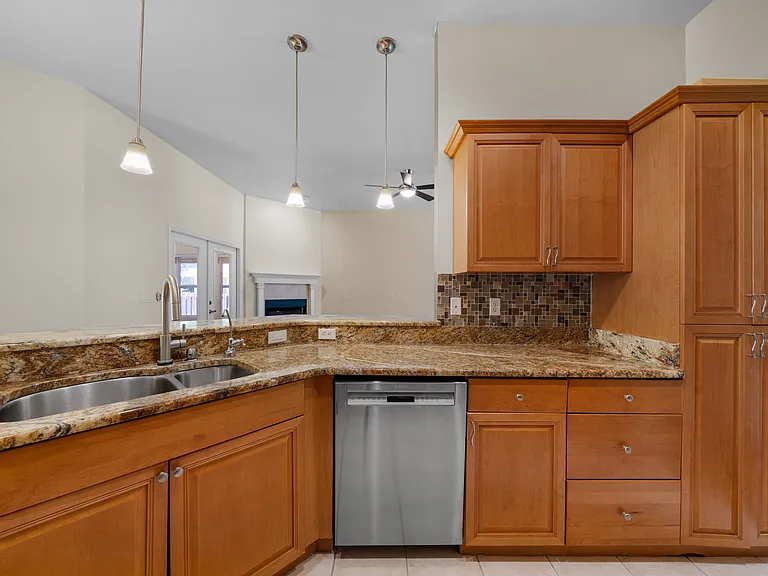 10538 Palmetto Blvd — Photo 11