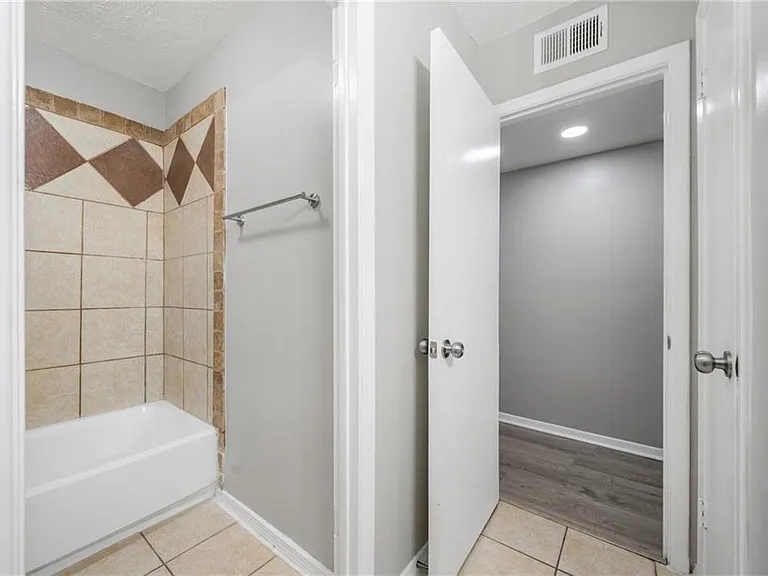 113 Tuxworth Cir — Photo 33