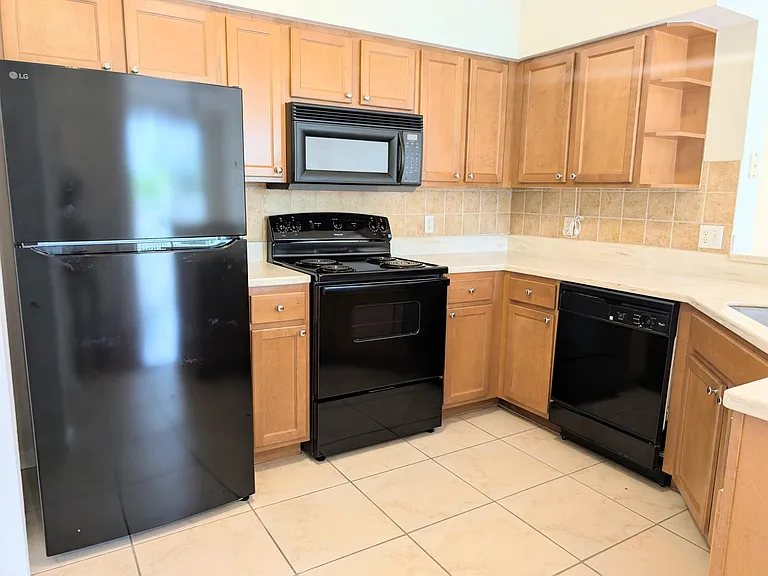 3210 Myrtlewood Cir E — Photo 5
