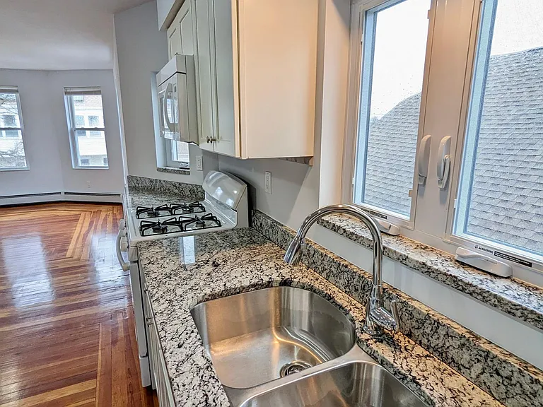 140 Branscomb St #2 — Photo 6