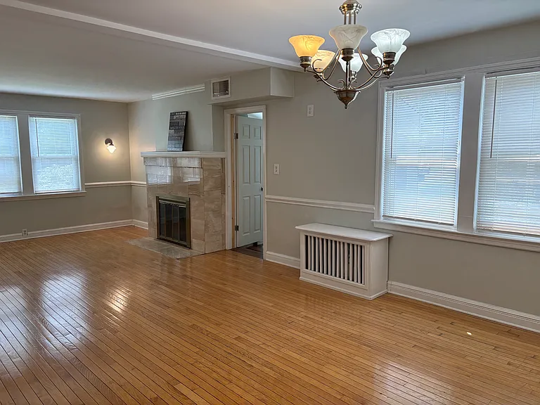 9 Royal Ave — Photo 4