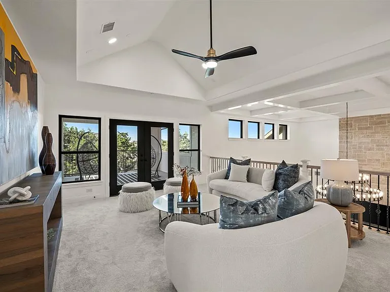 320 W Highland St — Photo 29