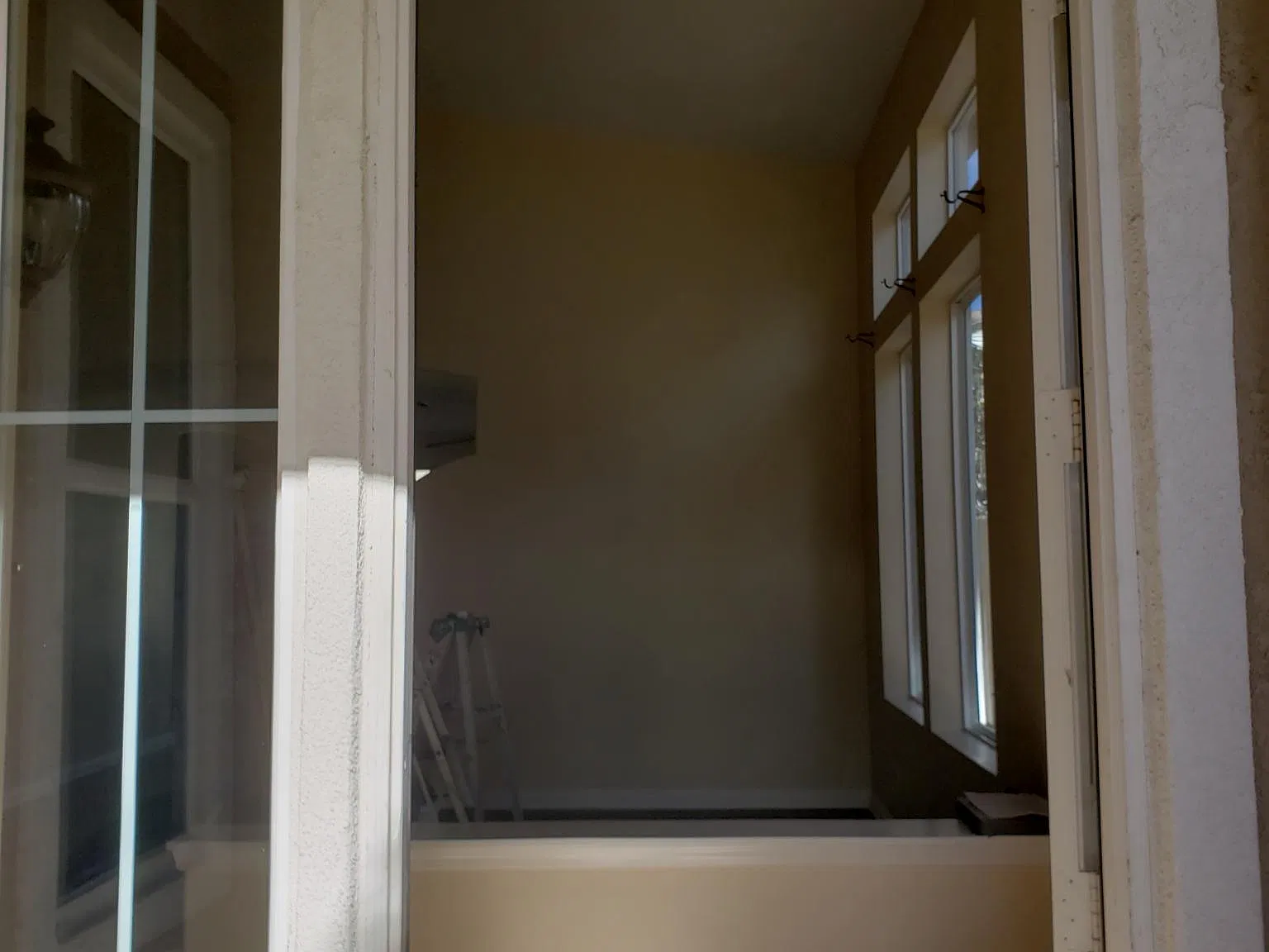 4 bed, 2816 sqft, $5,000 — Photo 2