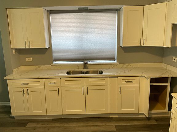 5th image of 10929 S Eberhart Ave