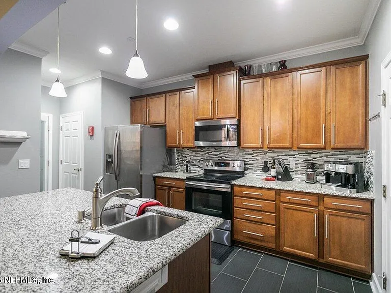 6217 Eclipse Cir — Photo 26