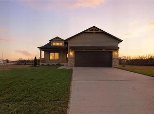 9030 SW 5th St, Lees Summit, MO 64064