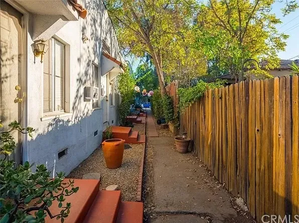 10943 Hesby St APT 3, North Hollywood, CA 91601