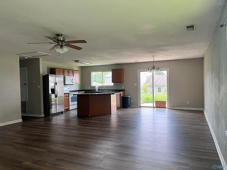 15281 Tyler Mill Dr — Photo 2