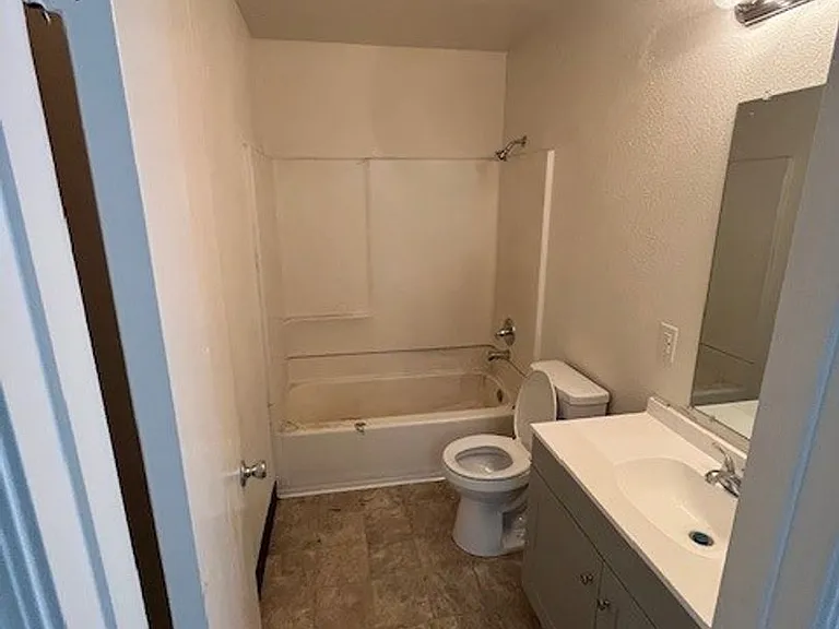1005 N Divisadero St — Photo 15
