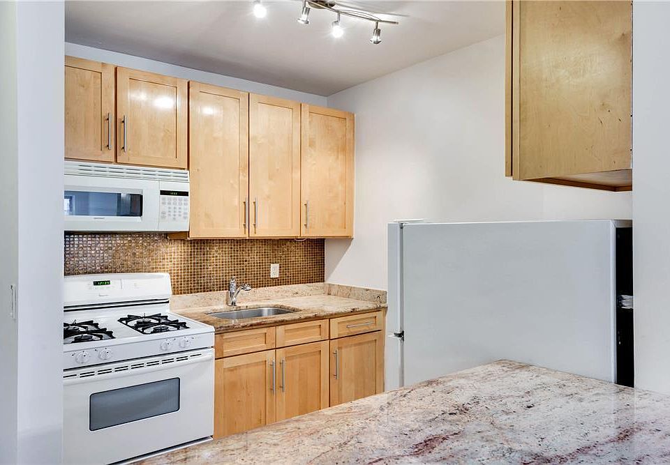 1st image of 326 E 83rd St #4O
