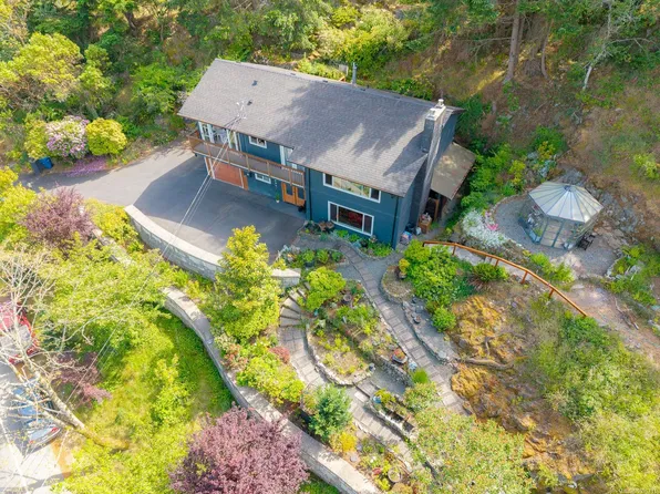 3583 Hammond Bay Rd, Nanaimo, BC V9T 1E8