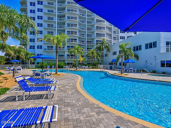 5th image of 2 Oceans West Blvd APT 303