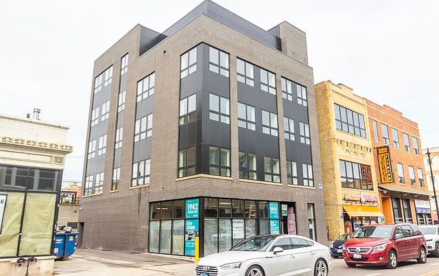 1st image of 1942 W North Ave APT 305