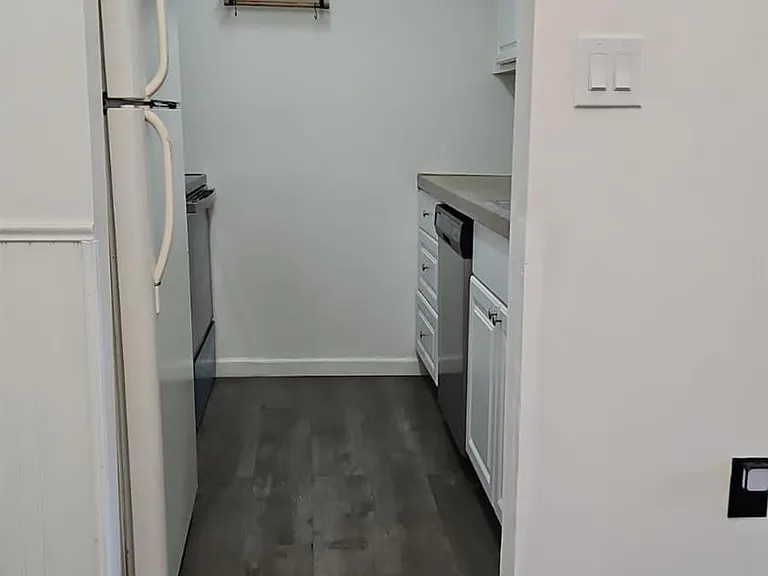 909 Ravens Crest Dr — Photo 8