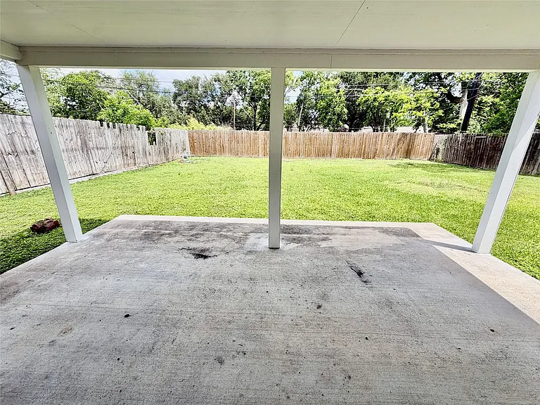 5838 Ludington Dr — Photo 22
