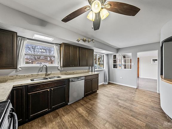 5th image of 214 Charles St