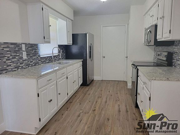 5th image of 814 Cherry St