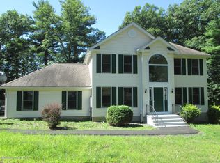 5306 Hilltop Cir, East Stroudsburg, PA