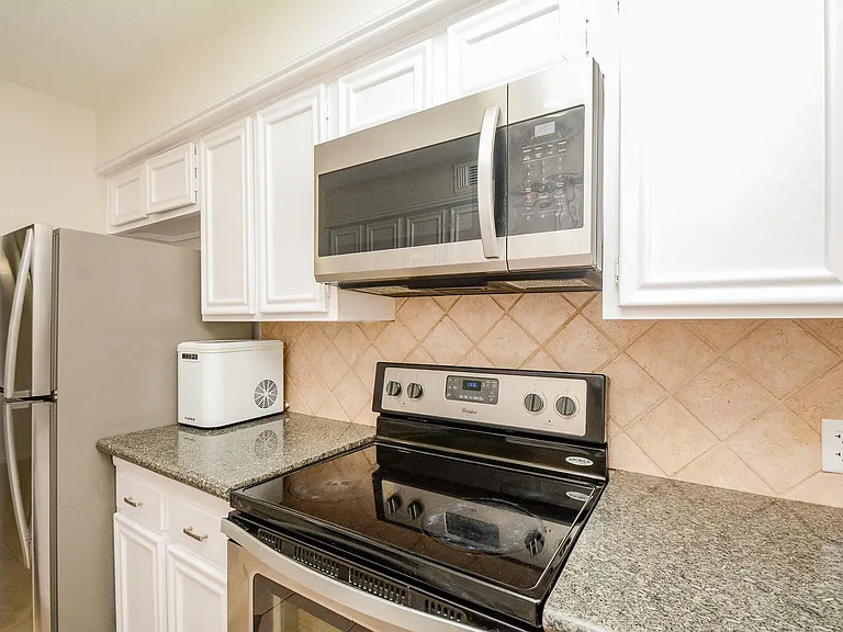 13282 Trail Hollow Dr — Photo 6