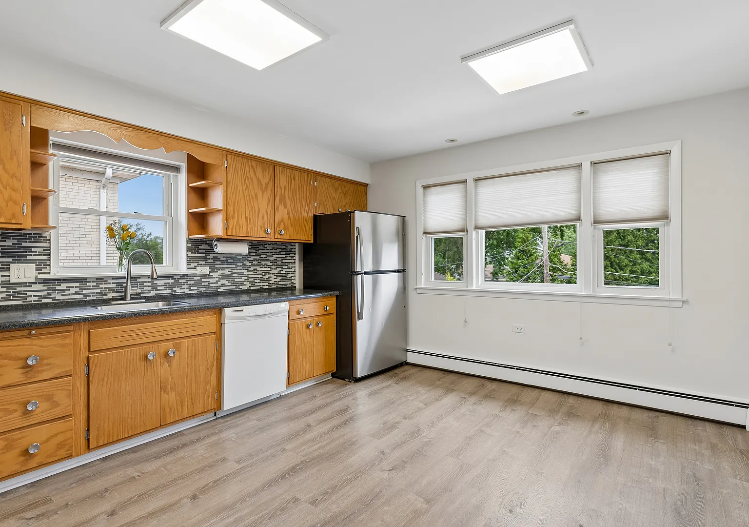 3 bed, 1117 sqft, $2,400 — Photo 3