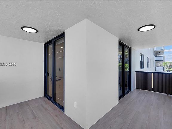 4th image of 1623 Collins Ave APT 415