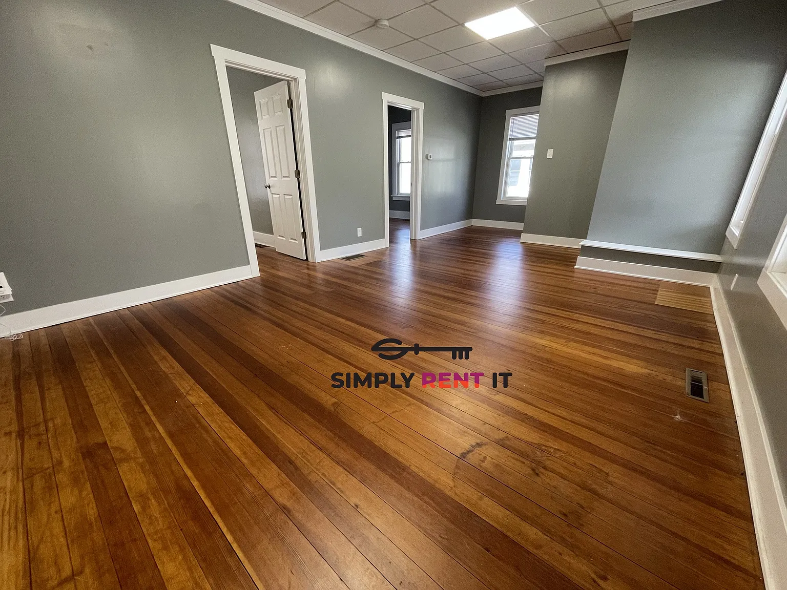 Renovated 2 Bedroom on Campus, Free Parking, August 1st! — Photo 2