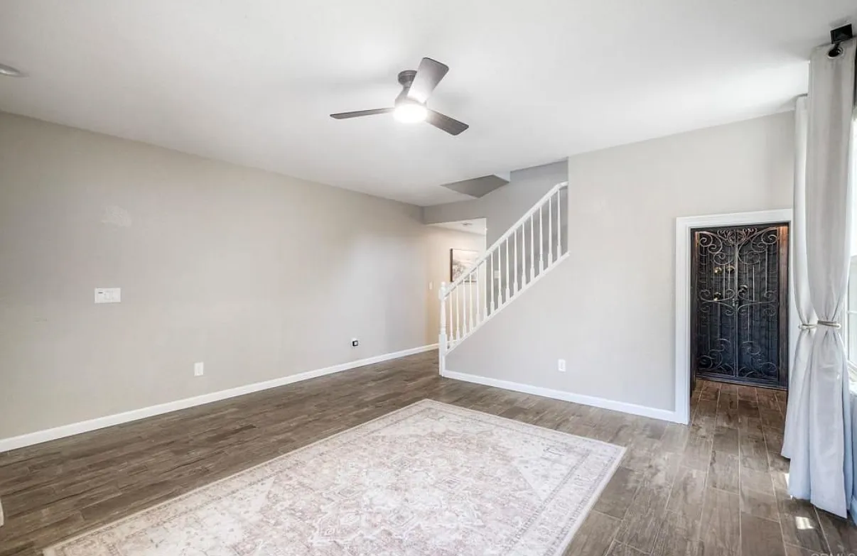 4 bed, 2204 sqft, $5,600 — Photo 4