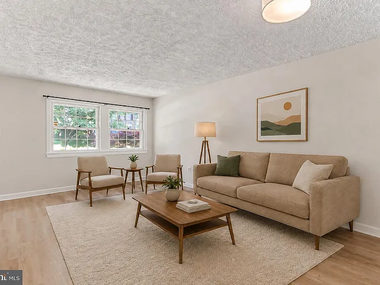 104 W Annandale Rd #318 — Photo 4
