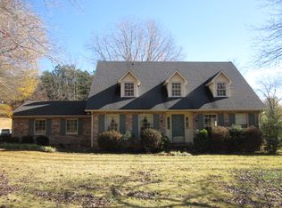 1003 Greenvalley Dr, Paris, TN 38242