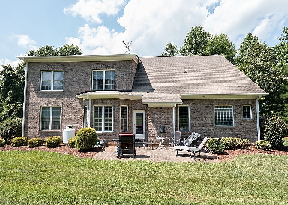 Full Brick on 3/4 acre lot