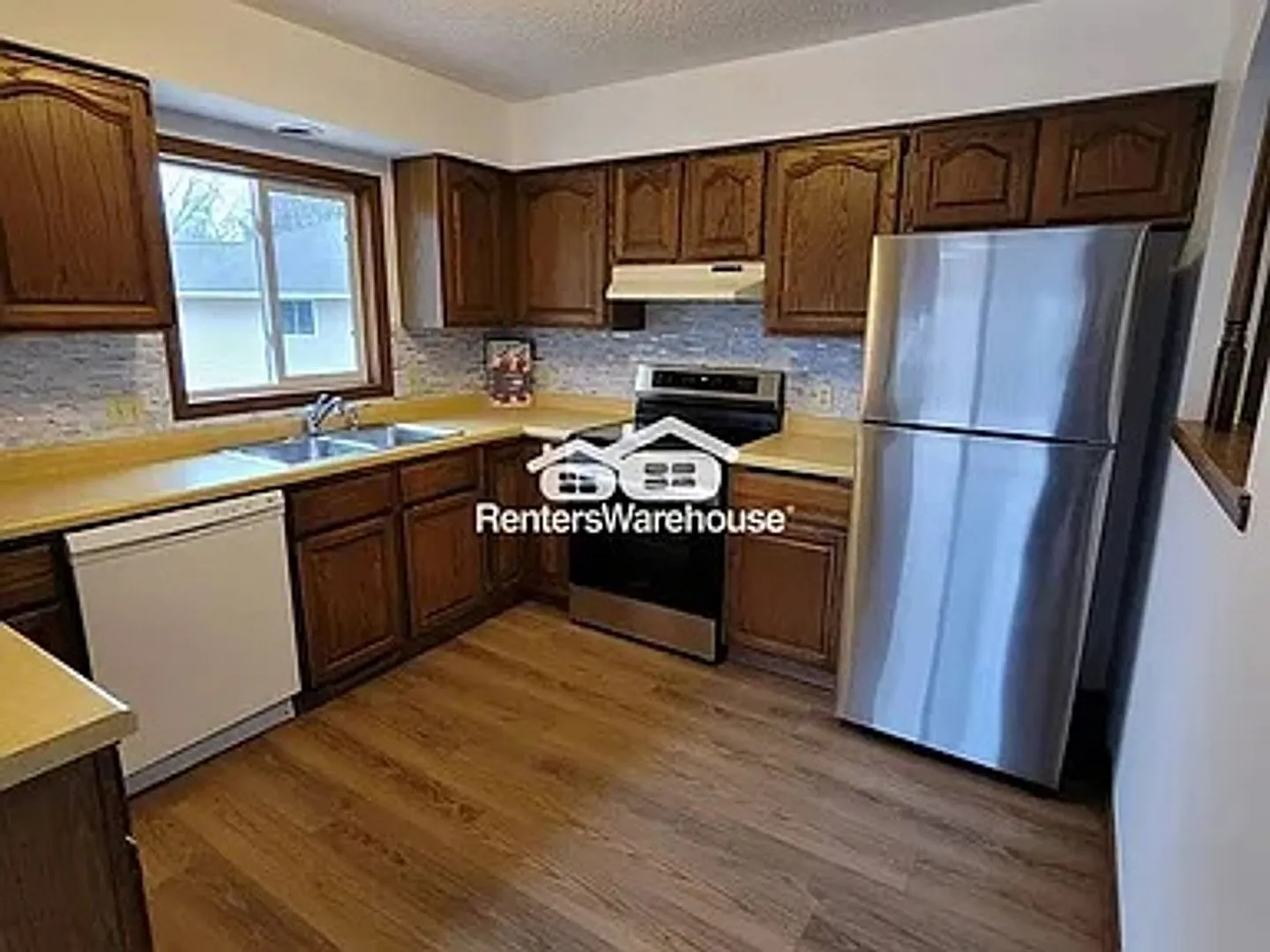 Available October 1st | Stunning 4BR Eden Prairie Home with Fresh Updates, Huge Parking & Prime L... — Photo 3