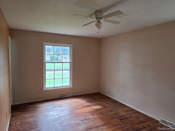 5th image of 1842 Springfield St