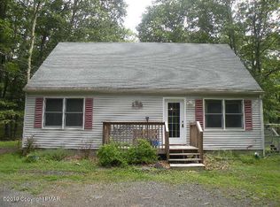 121 Badger Dr, Bushkill, PA 18324