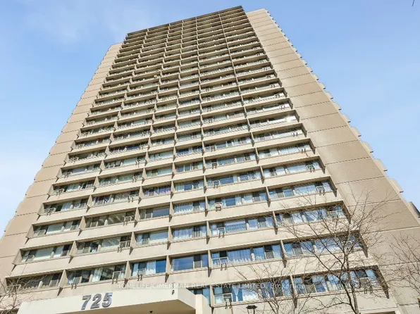 725 Don Mills Rd #305, Toronto, ON M3C 1S8